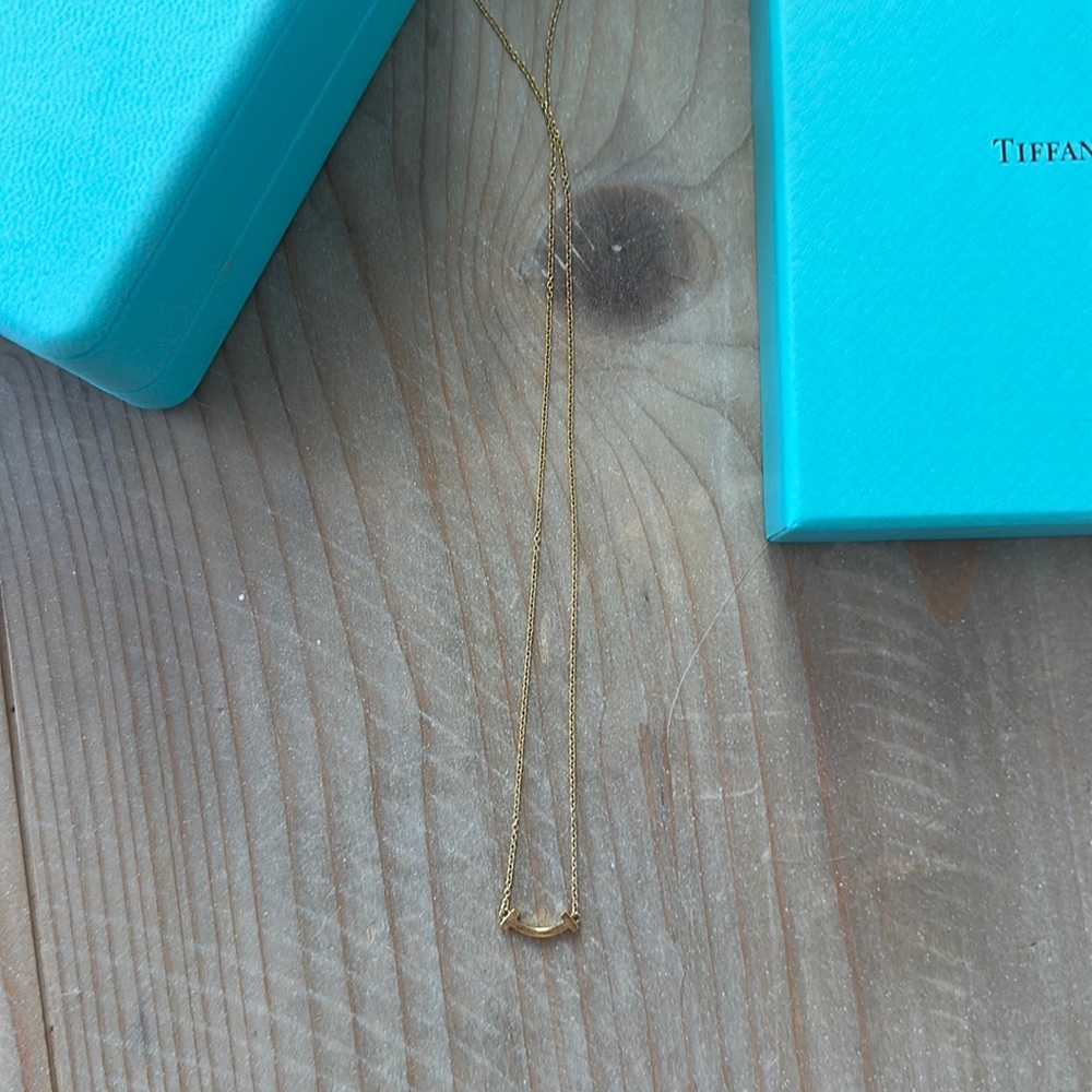 tiffany smile necklace in gold never wore